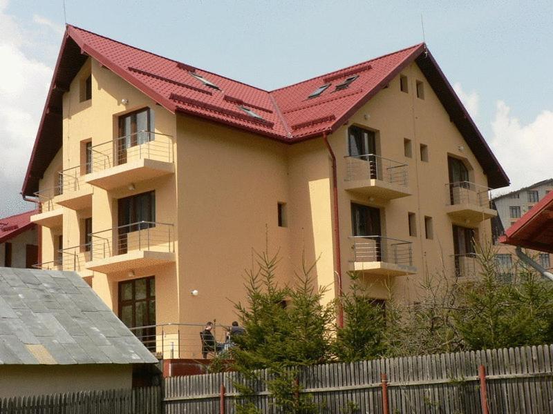 Flora Alpina Hotel Azuga Exterior photo