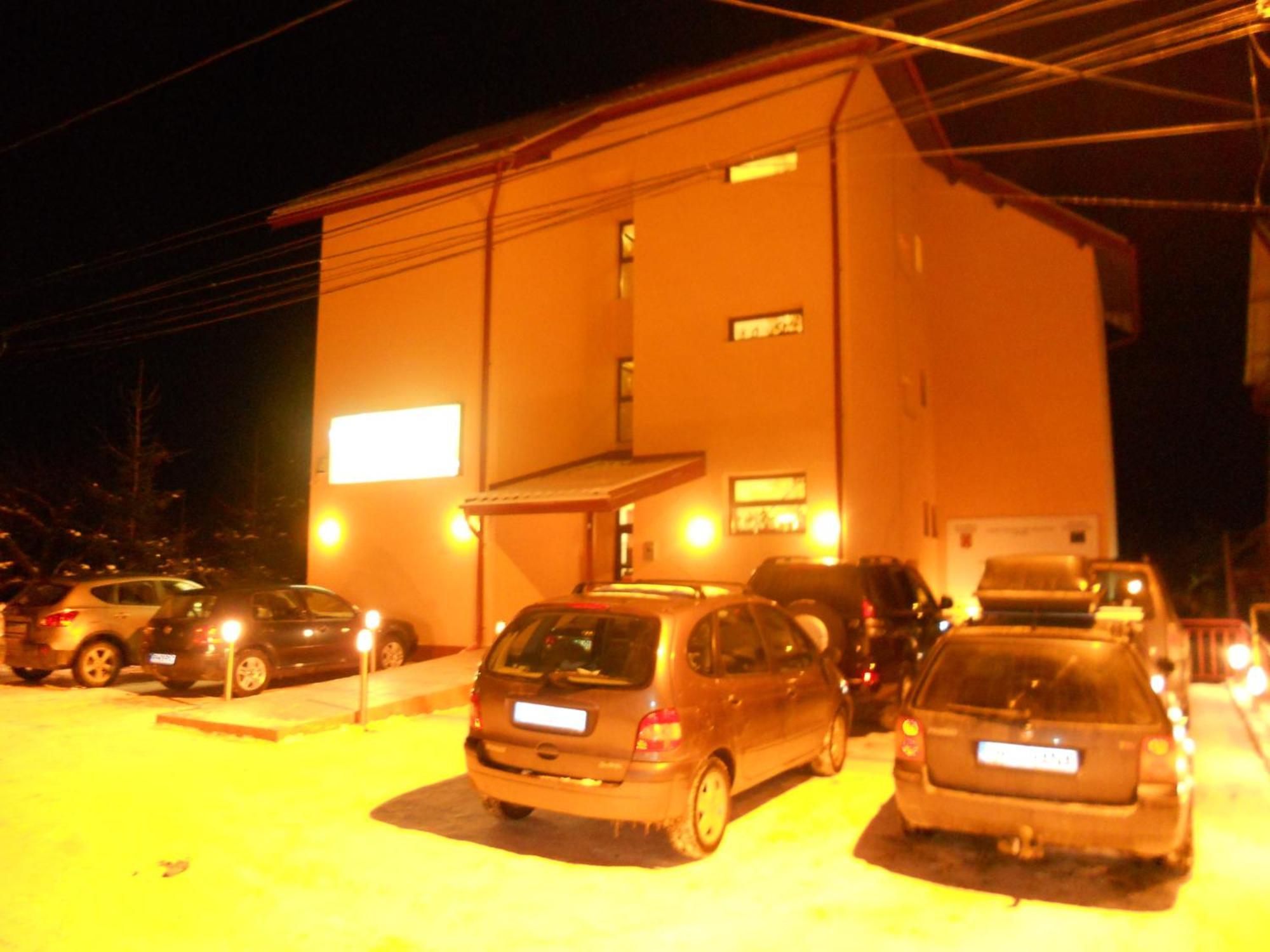 Flora Alpina Hotel Azuga Exterior photo