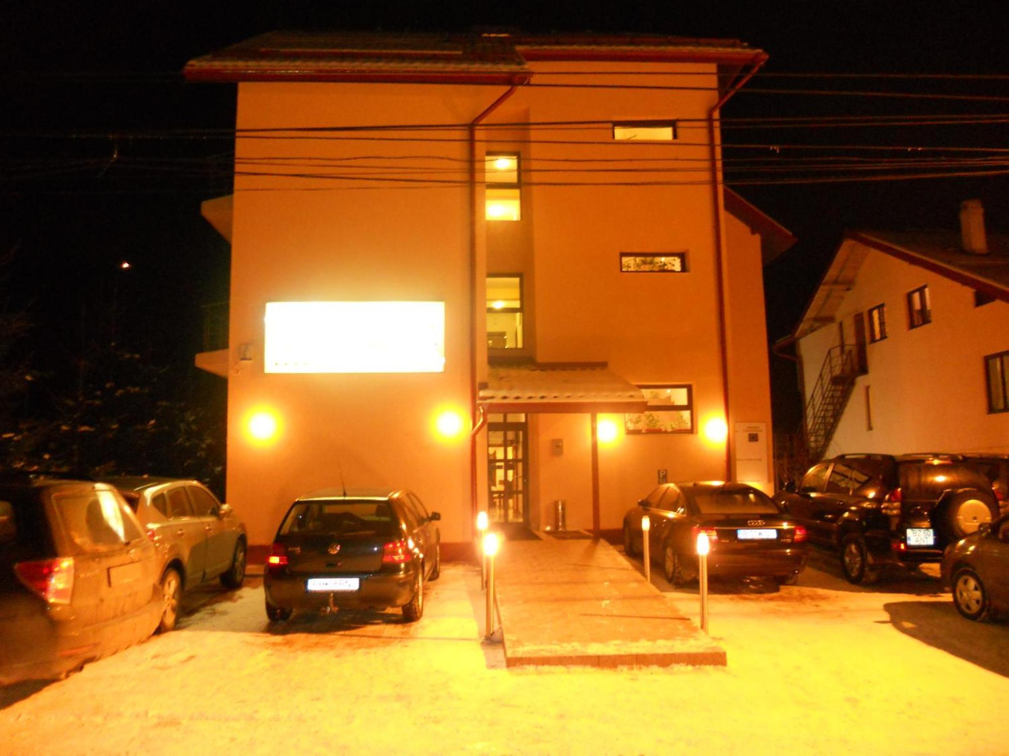 Flora Alpina Hotel Azuga Exterior photo